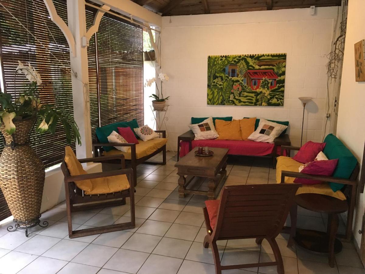 Le Medinilla Bed & Breakfast Bras-Panon Екстериор снимка