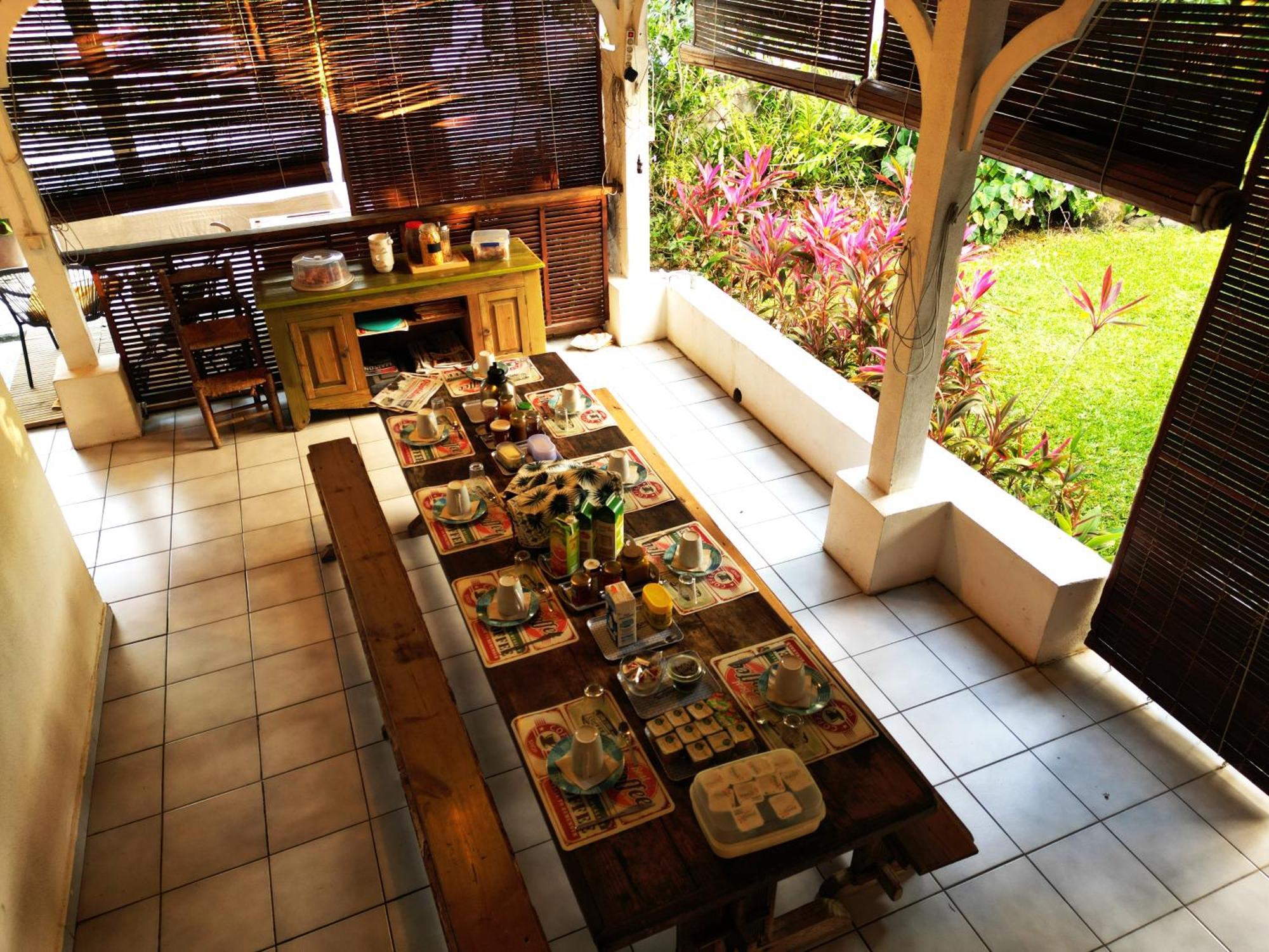 Le Medinilla Bed & Breakfast Bras-Panon Екстериор снимка